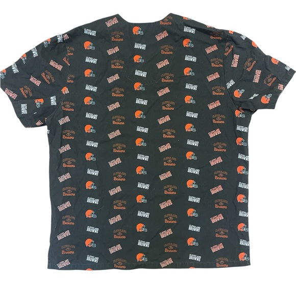 NFL unisex Cleveland Browns Repeat Logo Scrub Top. - Picture 3 of 3